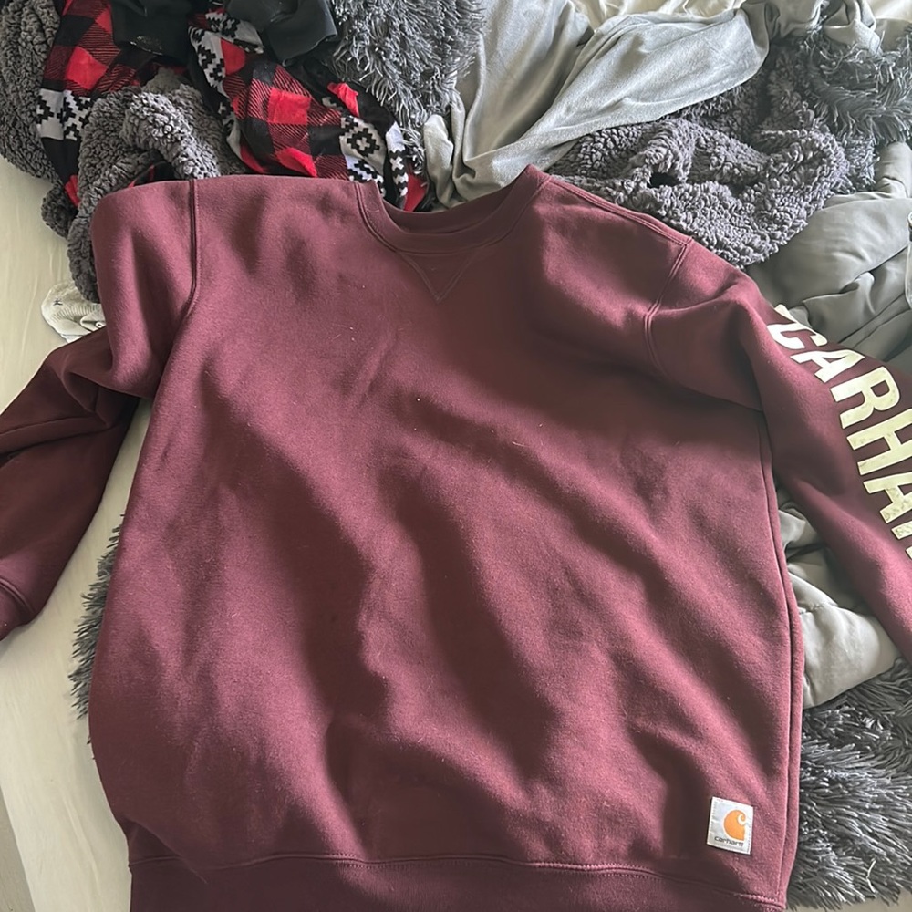 Men’s M burgundy carhartt crew neck